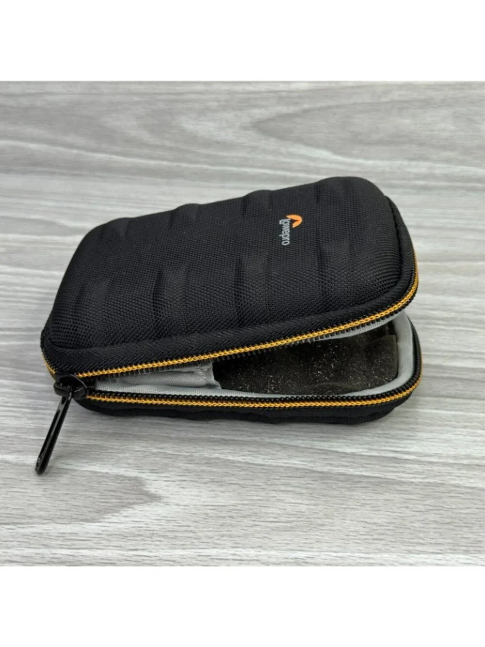 Lowepro Santiago 20 II Digital Camera Case Black Hard Shell Padded w/ Strap